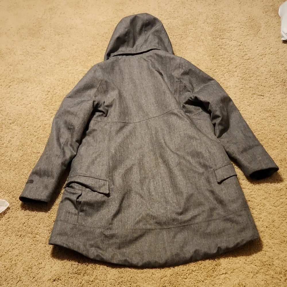 TheNorthFace women's size Large with 5 pockets and removable hood - Picture 3 of 4